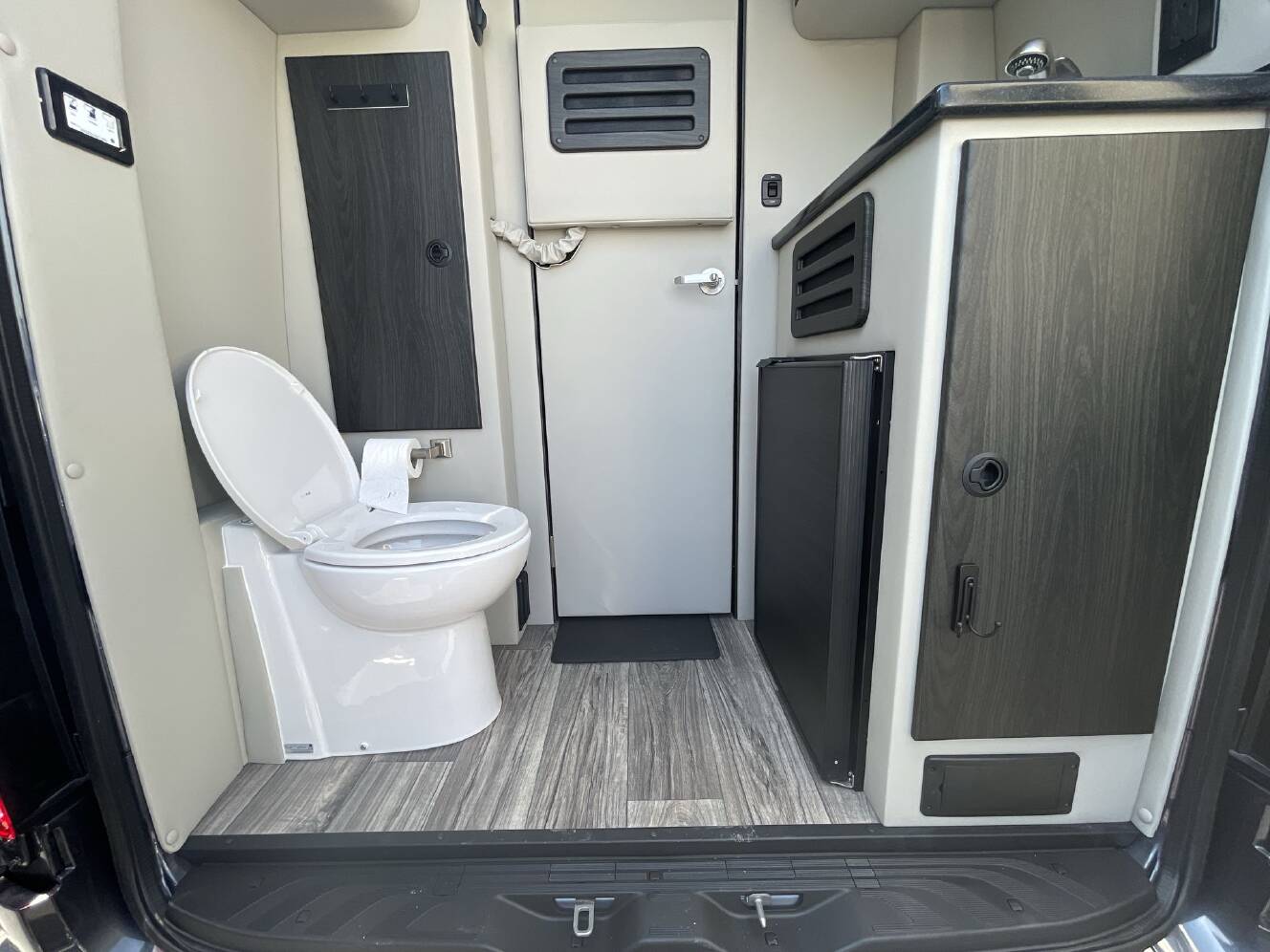 A photo of this 2024 Midwest Automotive Designs Luxe Cruiser D4