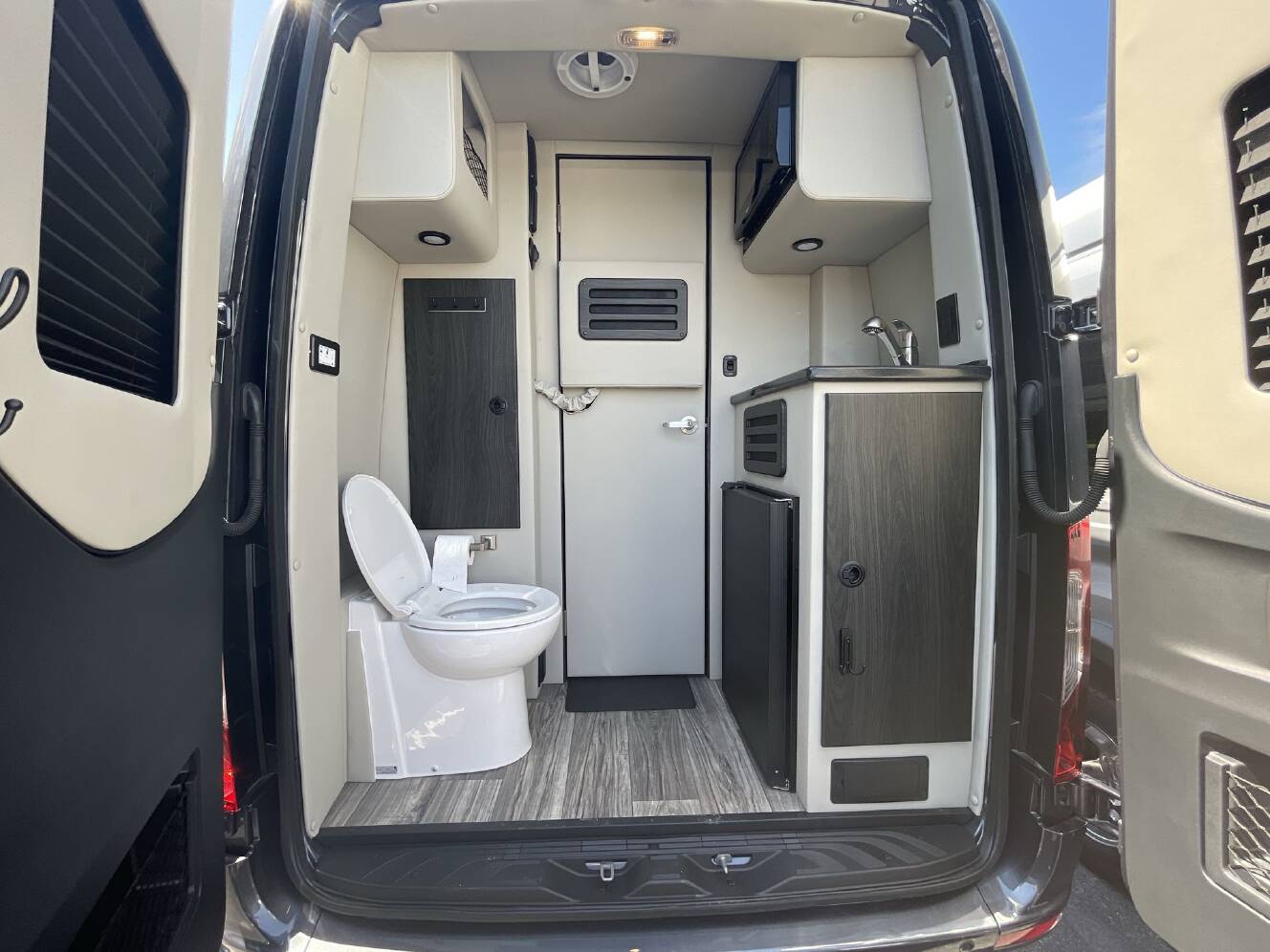 A photo of this 2024 Midwest Automotive Designs Luxe Cruiser D4