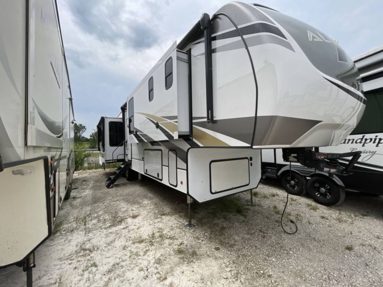A photo of this 2021 Alliance Paradigm 370FB