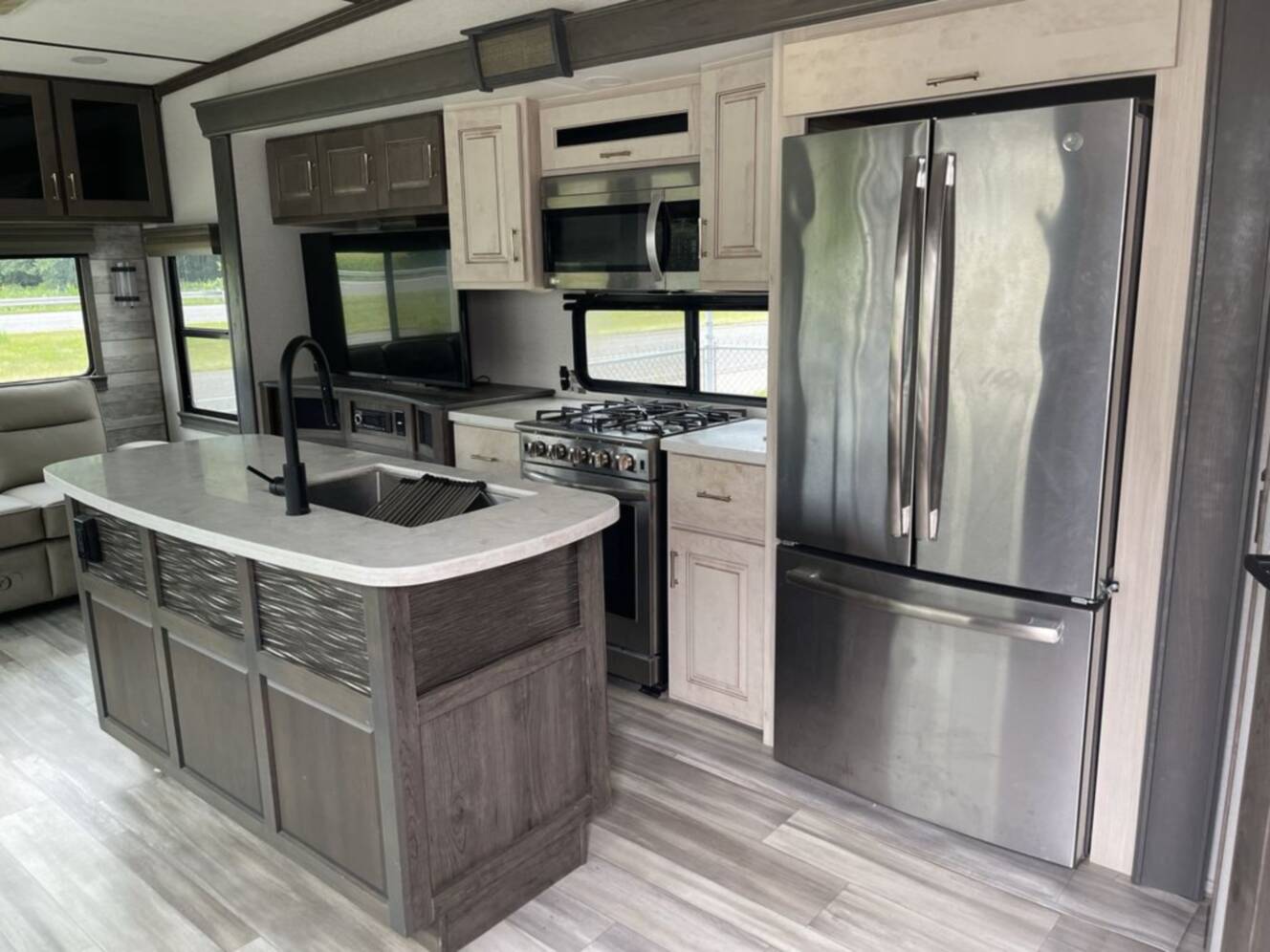 A photo of this 2021 Alliance Paradigm 370FB