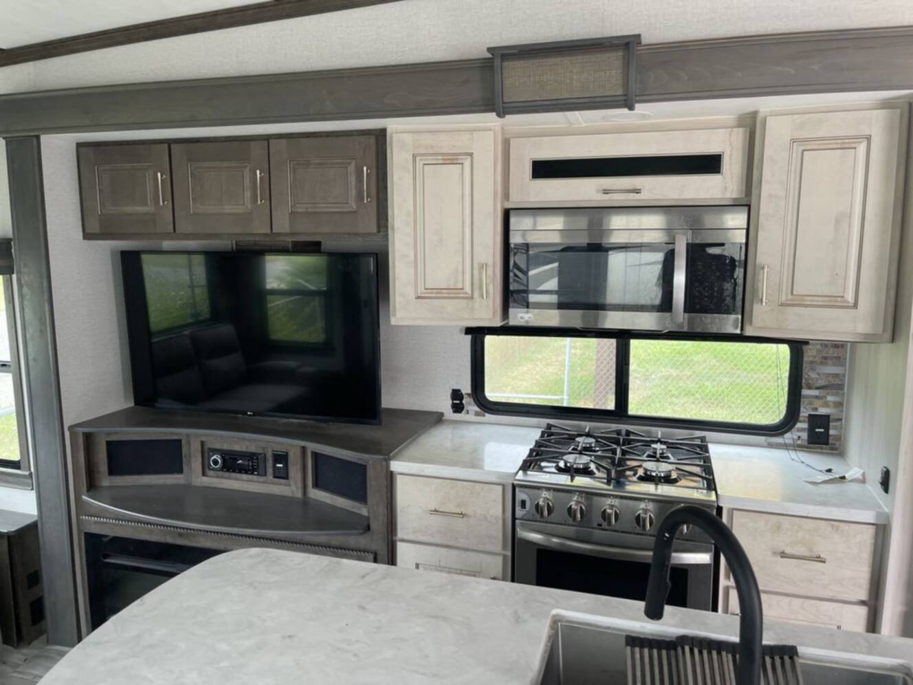 A photo of this 2021 Alliance Paradigm 370FB