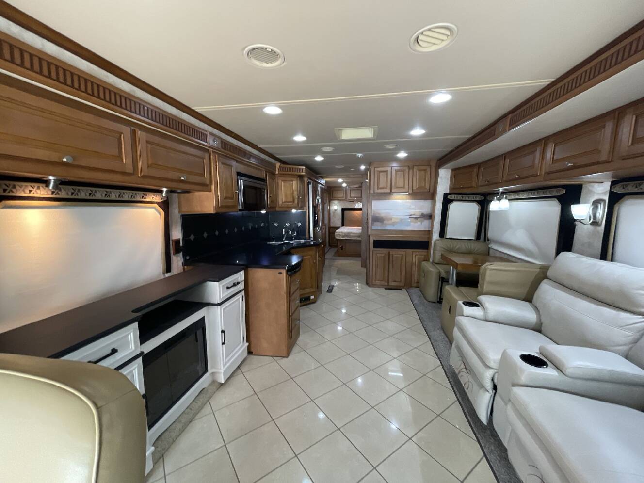 A photo of this 2012 Itasca MERIDIAN 36M