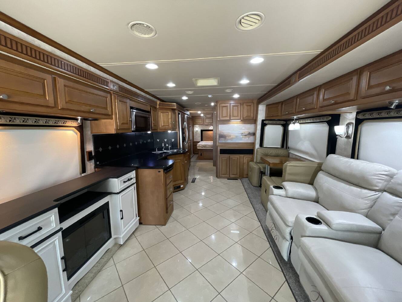 A photo of this 2012 Itasca MERIDIAN 36M