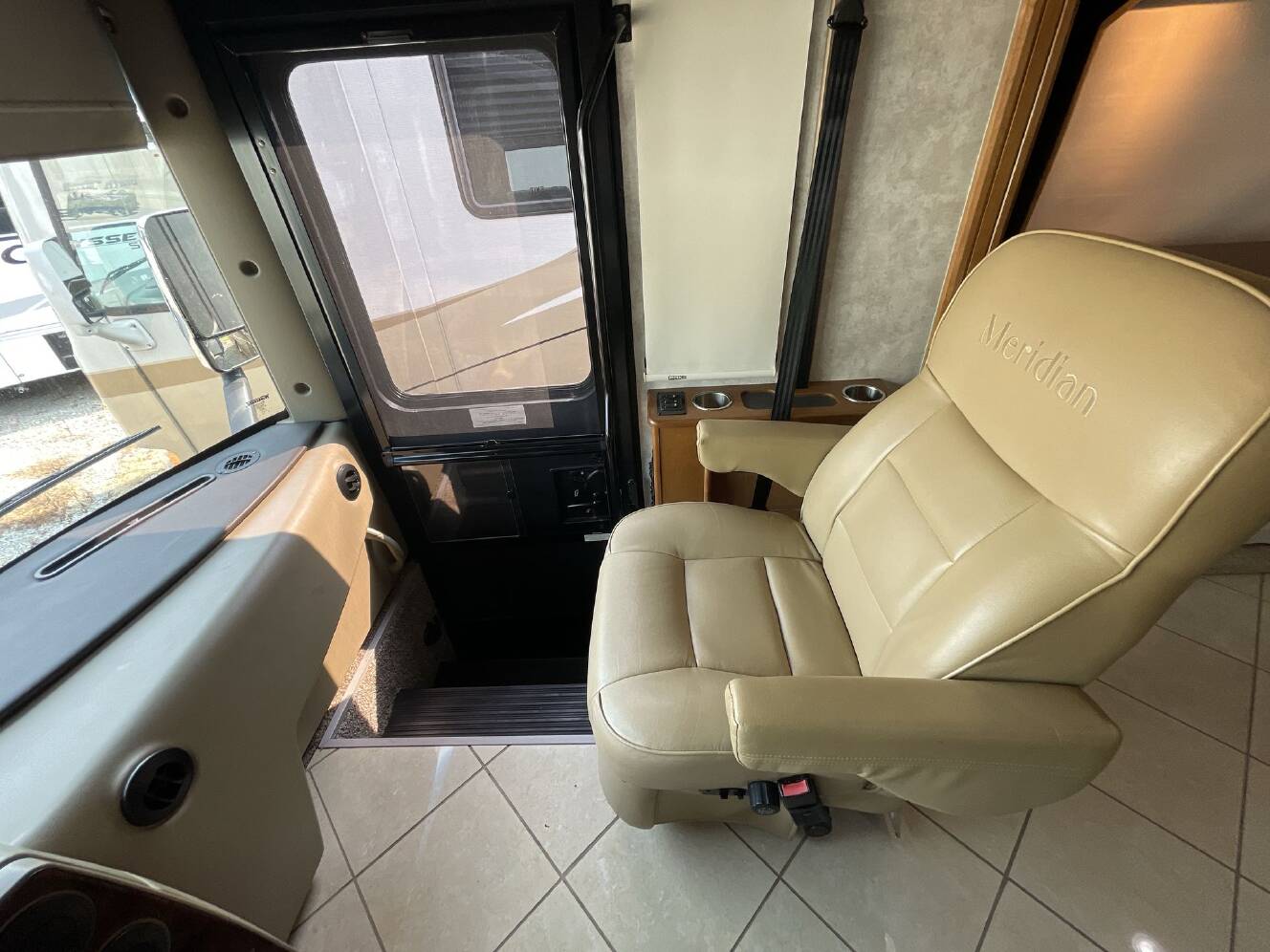 A photo of this 2012 Itasca MERIDIAN 36M