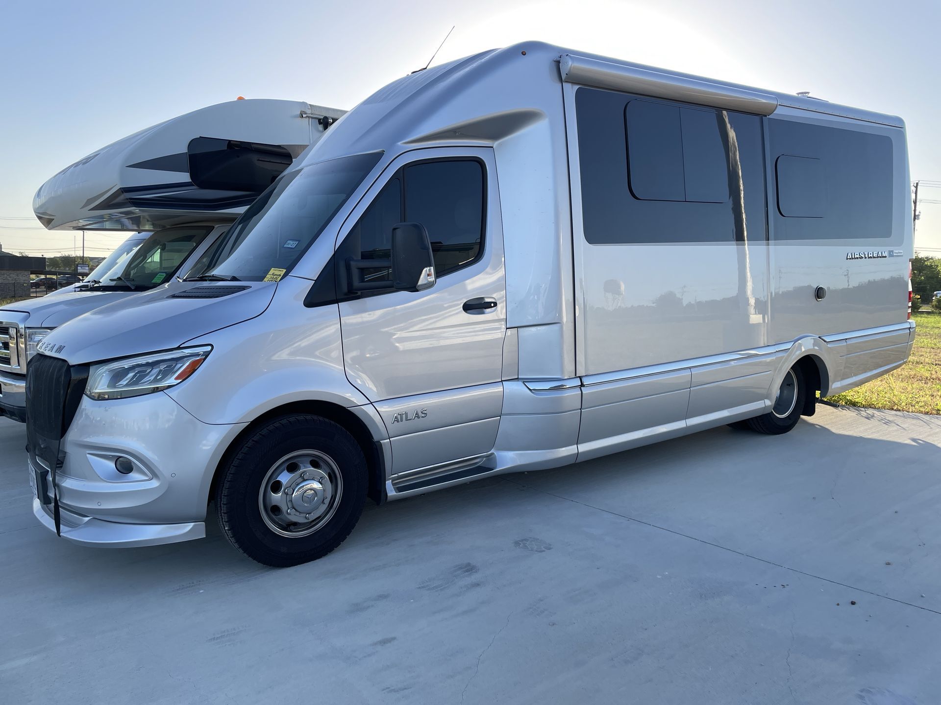 2026 Airstream Atlas MS Tommy Bahama in buda TX