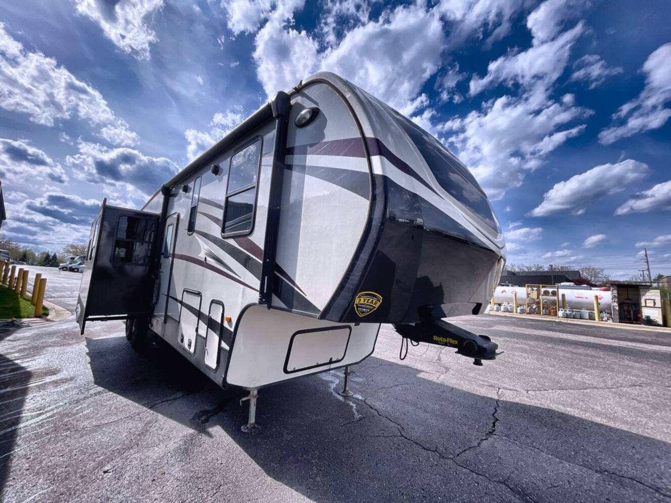 A photo of this 2018 Crossroads Cruiser 3351BH