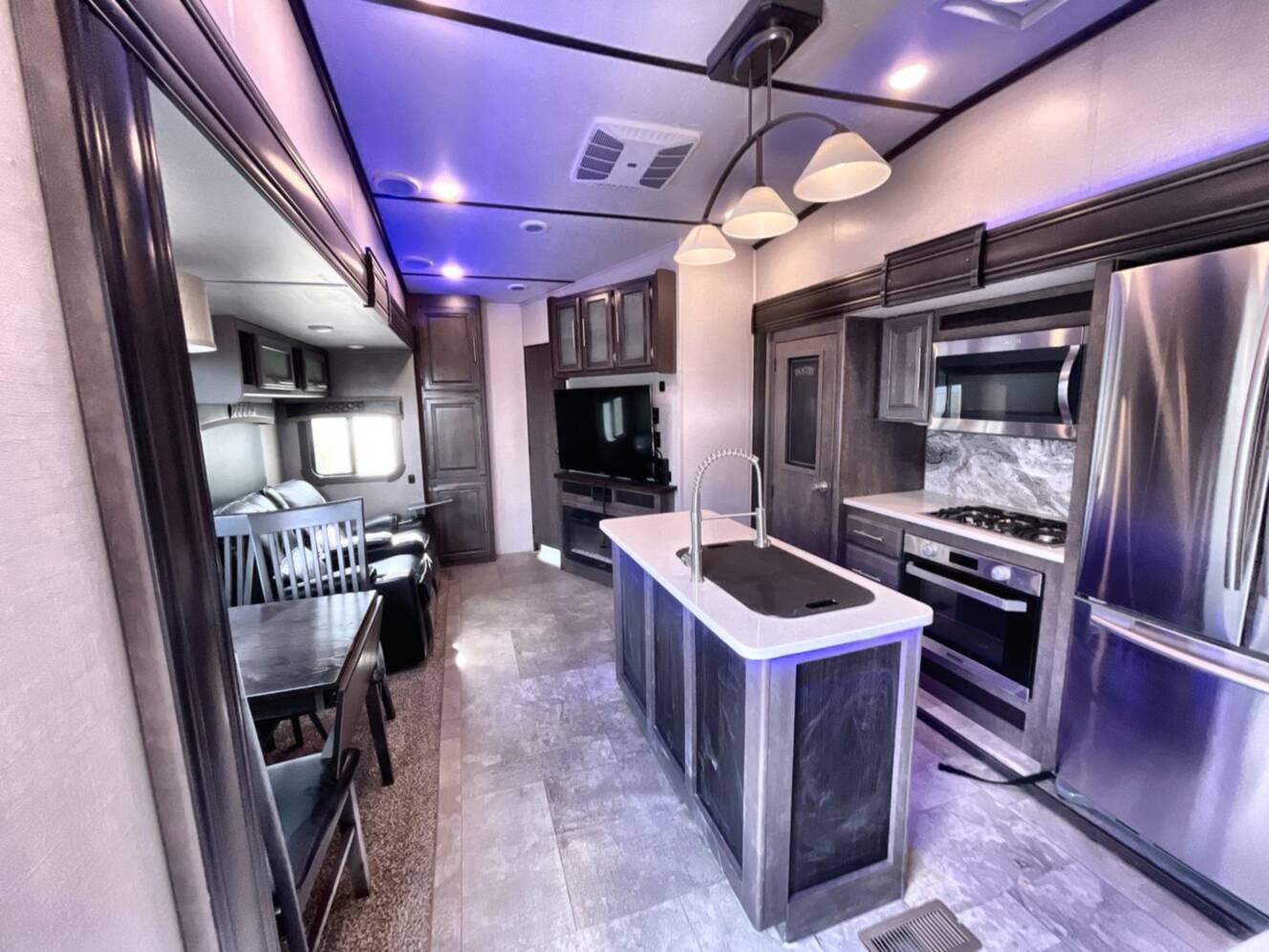 A photo of this 2018 Crossroads Cruiser 3351BH
