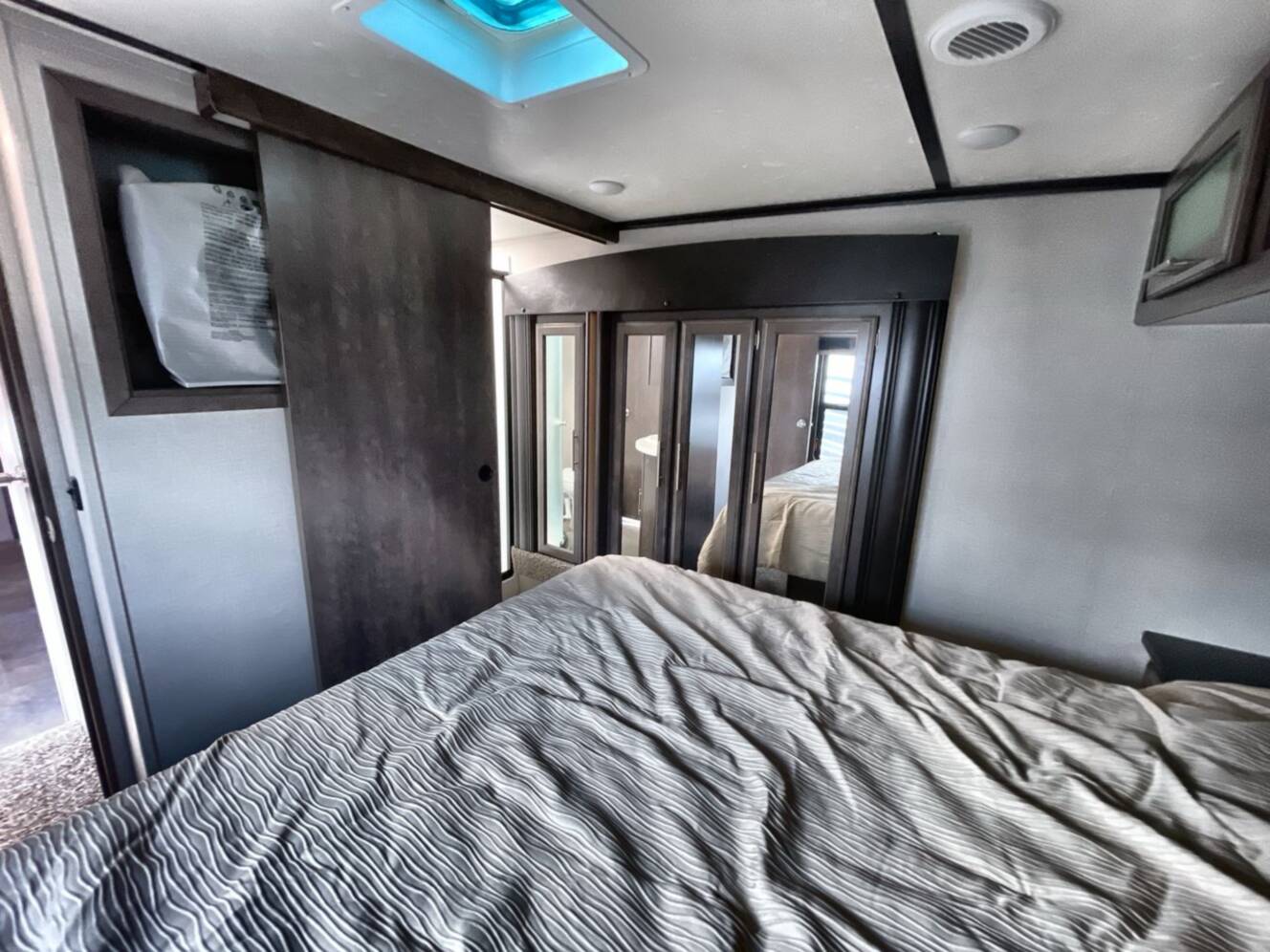A photo of this 2018 Crossroads Cruiser 3351BH