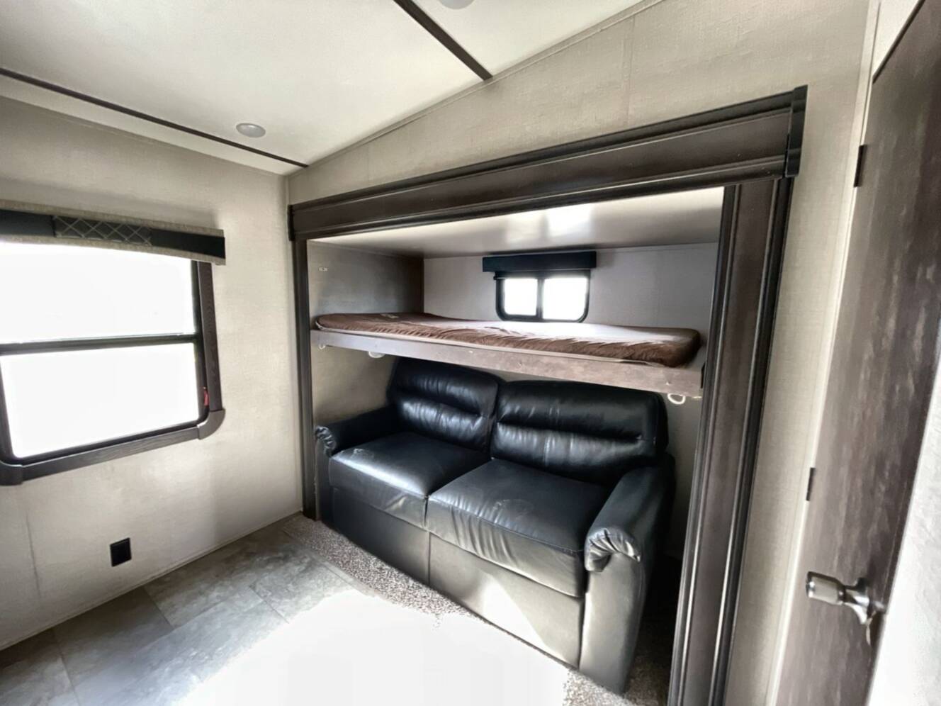 A photo of this 2018 Crossroads Cruiser 3351BH