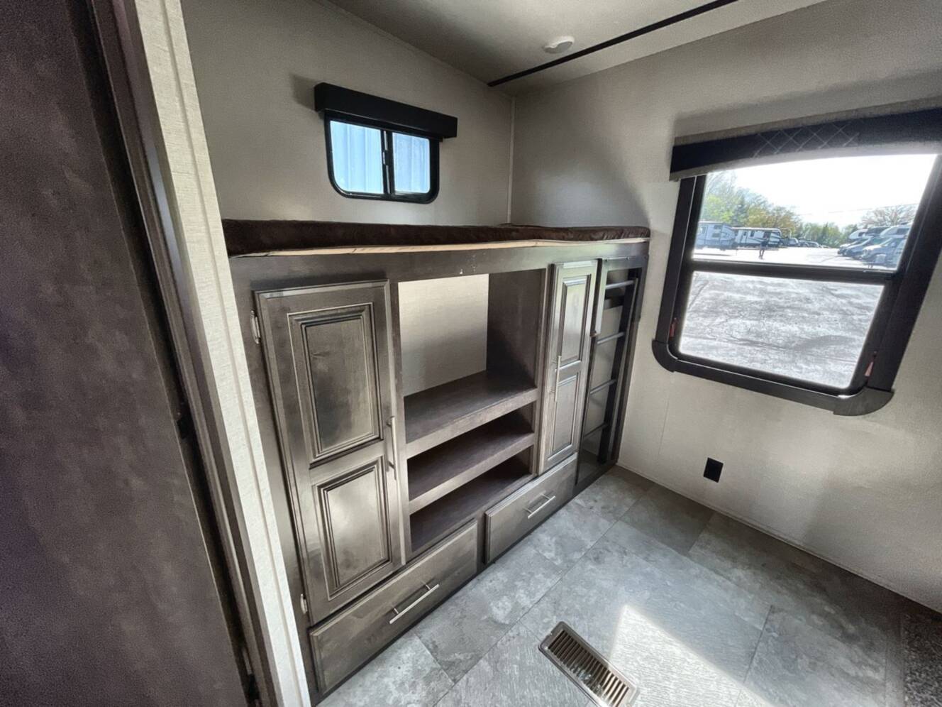 A photo of this 2018 Crossroads Cruiser 3351BH
