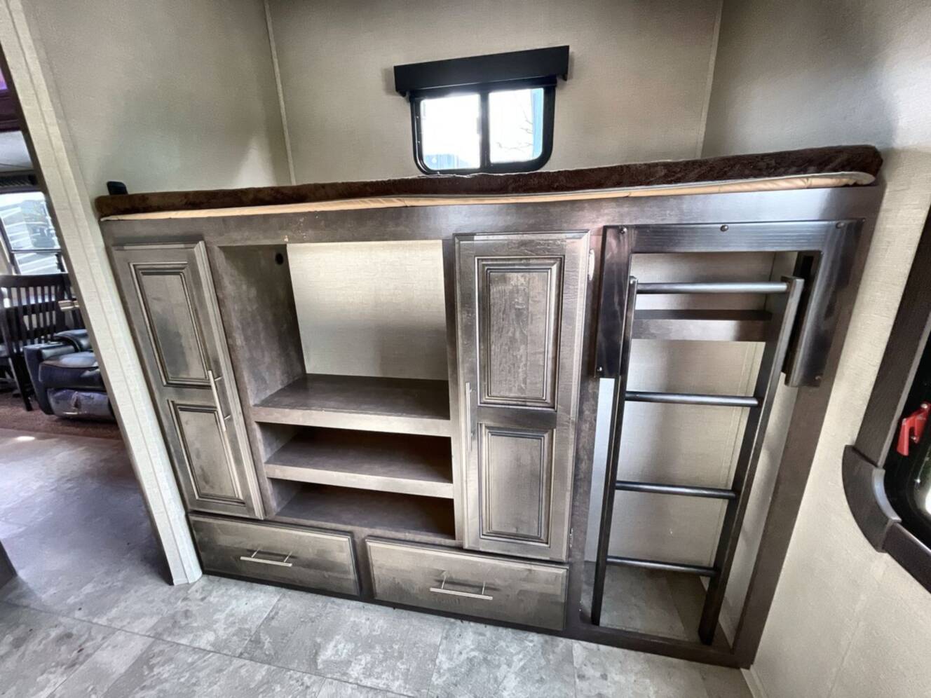A photo of this 2018 Crossroads Cruiser 3351BH
