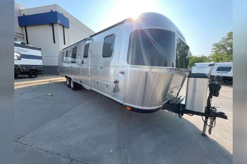 2024 Airstream Classic 33FB in wheat ridge CO