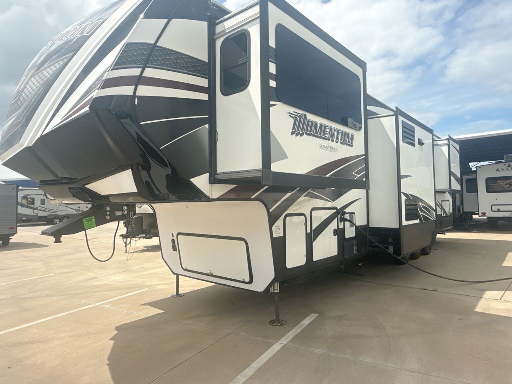 2018 Grand Design Momentum 376TH in willis point TX