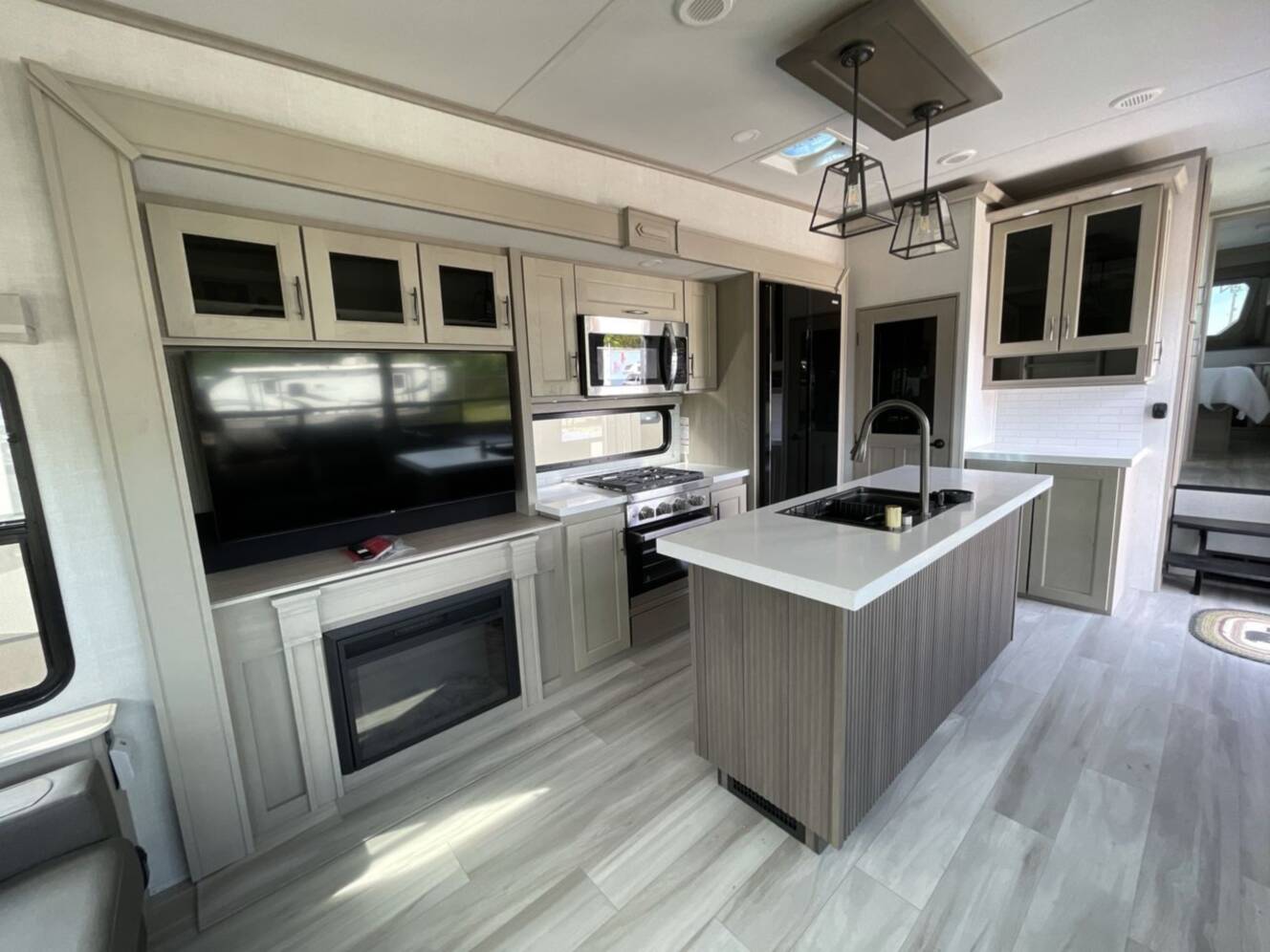 A photo of this 2024 Grand Design Influence 2903RL