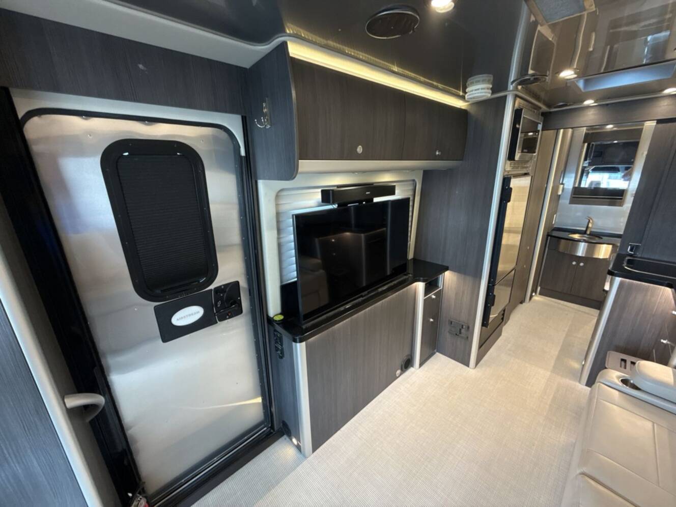 A photo of this 2021 Airstream Atlas Murphy Suite MURPHY SUITE