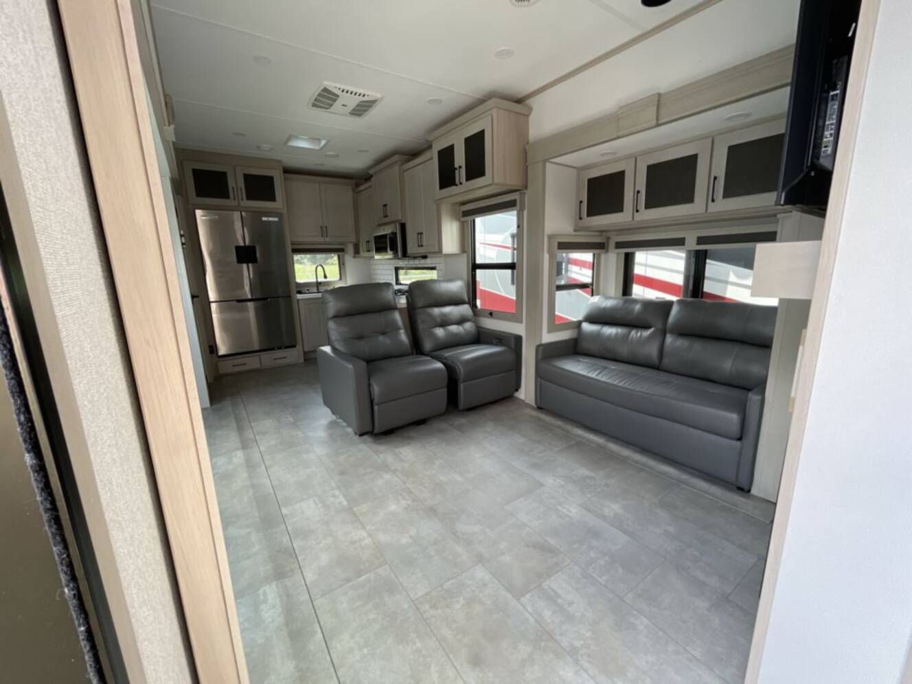 A photo of this 2025 Grand Design Solitude 417KB