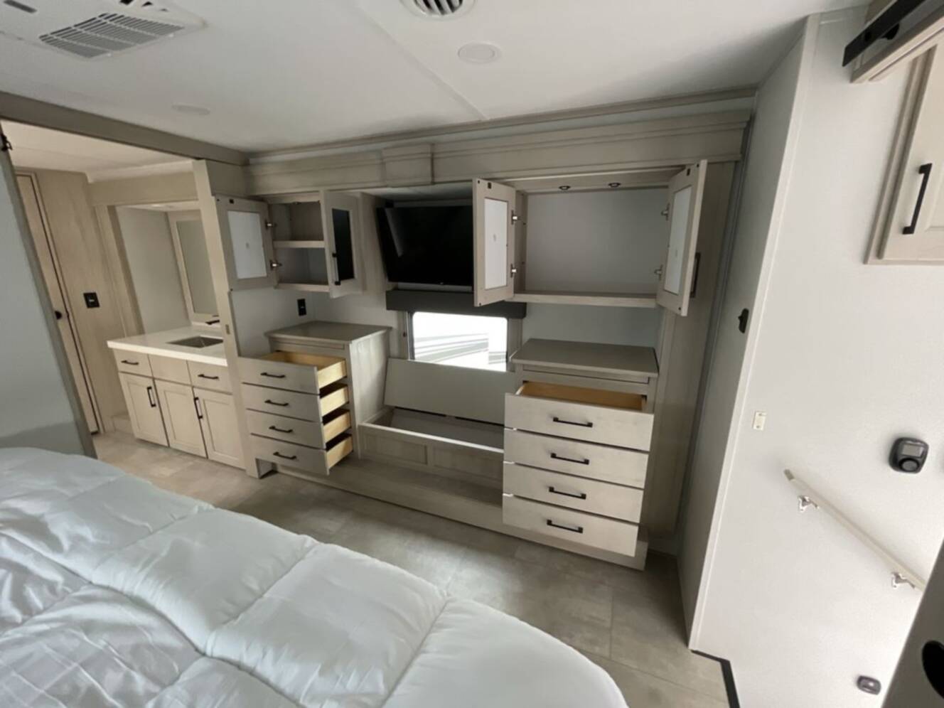 A photo of this 2025 Grand Design Solitude 417KB