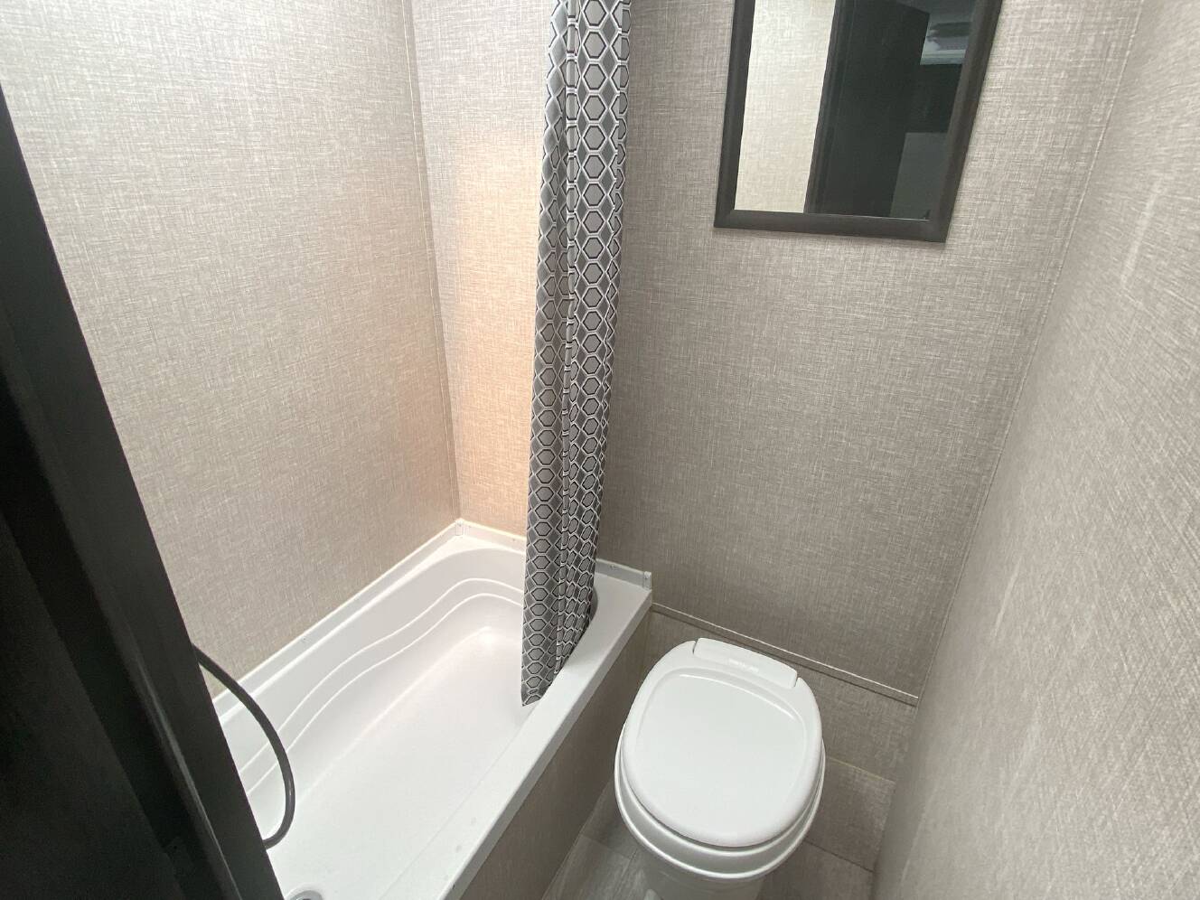 A photo of this 2022 Jayco Jay Flight SLX 184BS