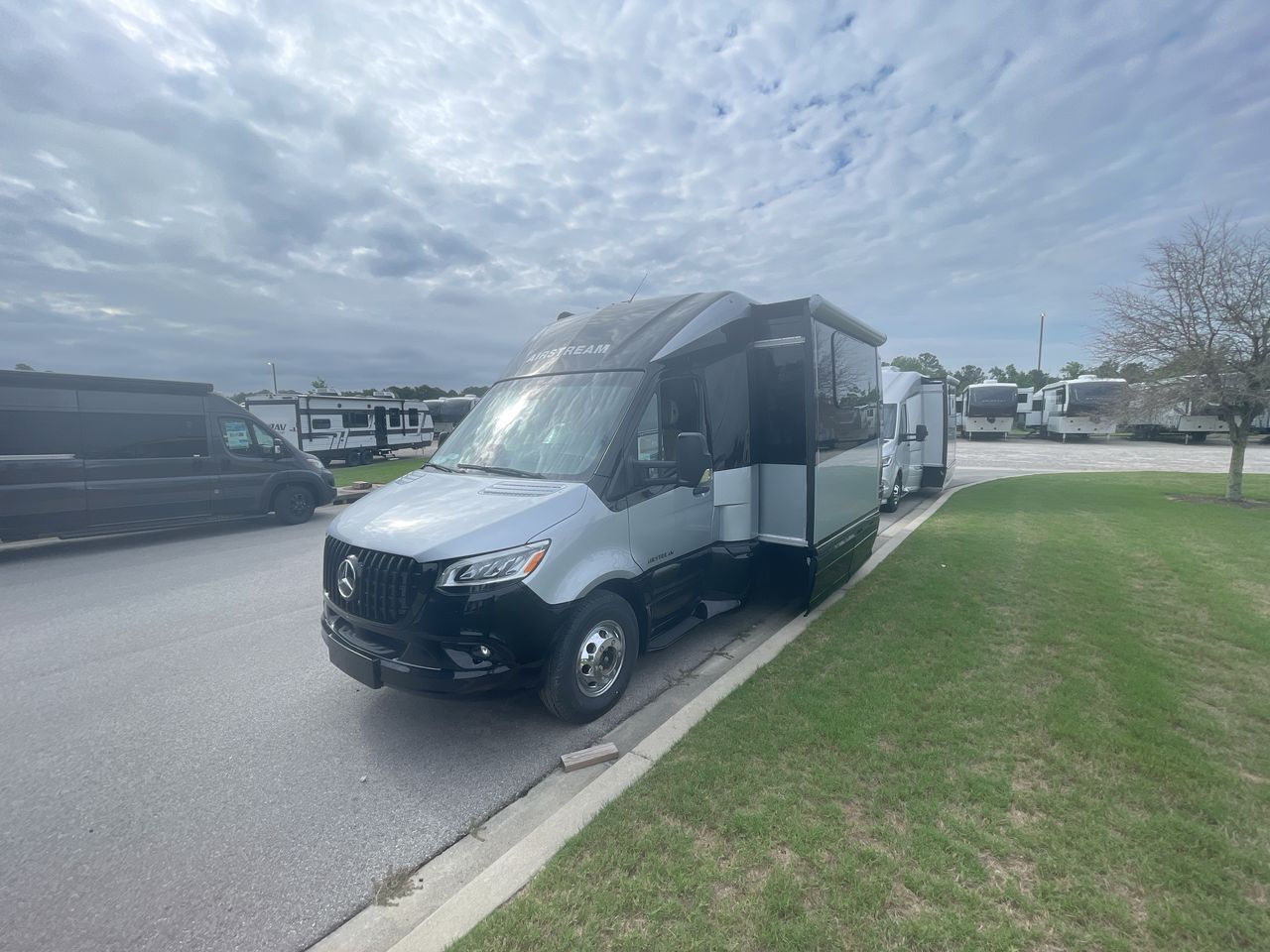 2026 Airstream Atlas MS MURPHY SUITE in lexington SC