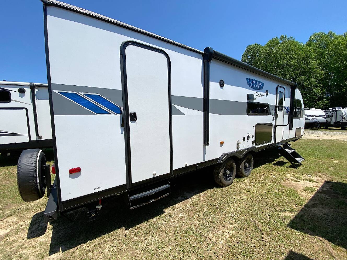 A photo of this 2024 Forest River Salem Cruiser Lite Platinum 261BHXL
