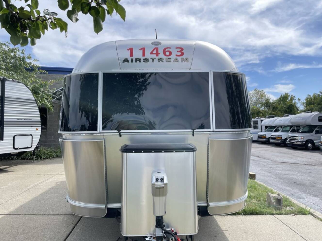 A photo of this 2017 Airstream Flying Cloud 23D