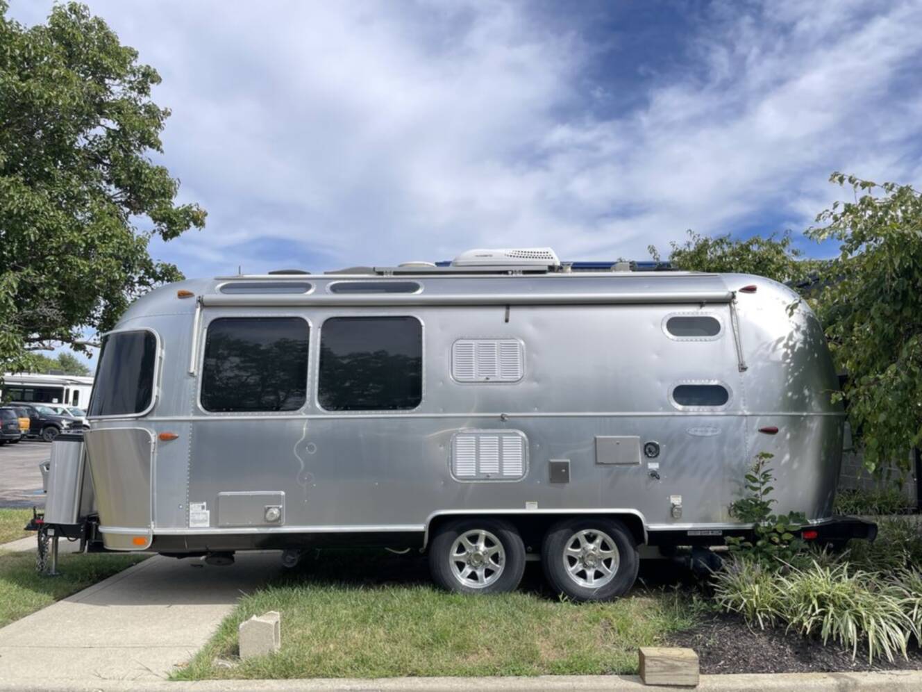 A photo of this 2017 Airstream Flying Cloud 23D