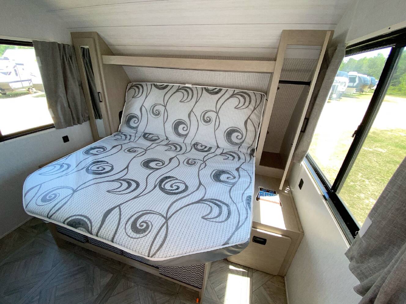 A photo of this 2024 Forest River Salem Cruiser Lite Platinum 261BHXL