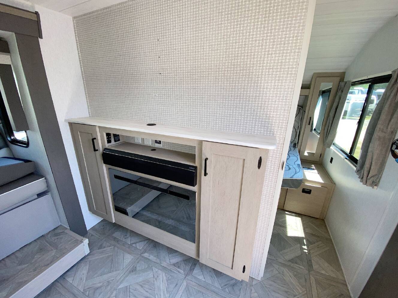 A photo of this 2024 Forest River Salem Cruiser Lite Platinum 261BHXL