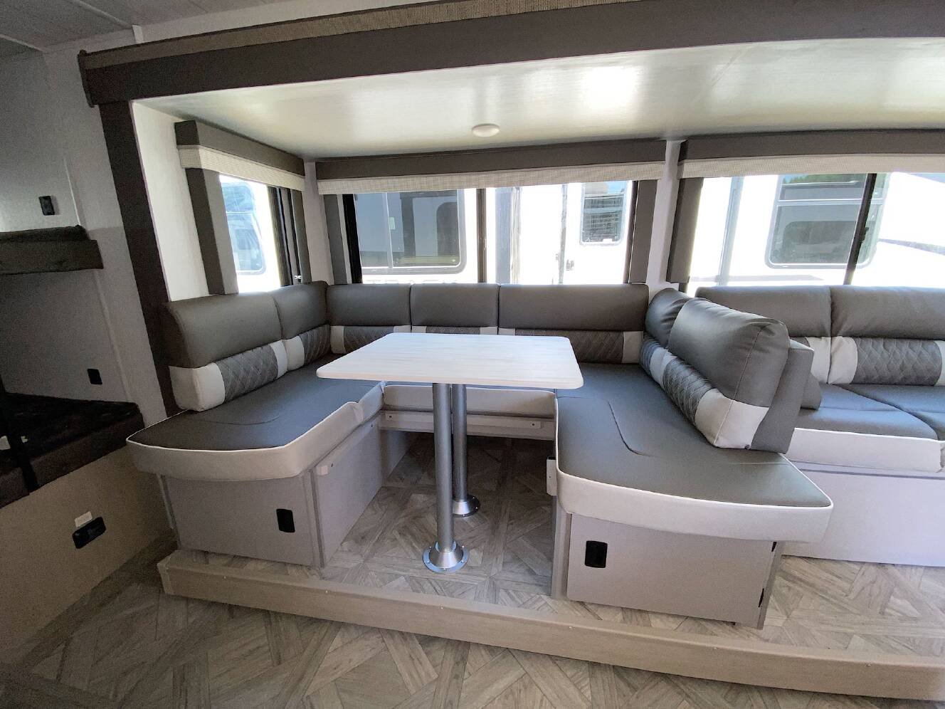 A photo of this 2024 Forest River Salem Cruiser Lite Platinum 261BHXL