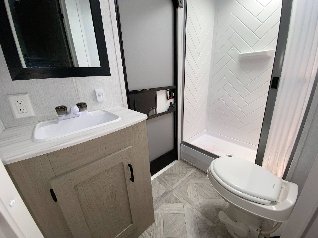 A photo of this 2024 Forest River Salem Cruiser Lite Platinum 261BHXL