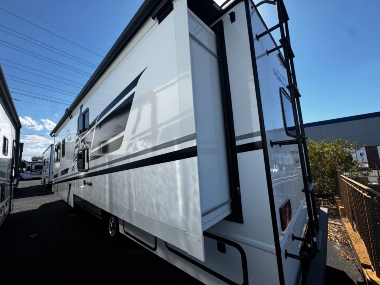 A photo of this 2026 East To West Entrada 3100FB