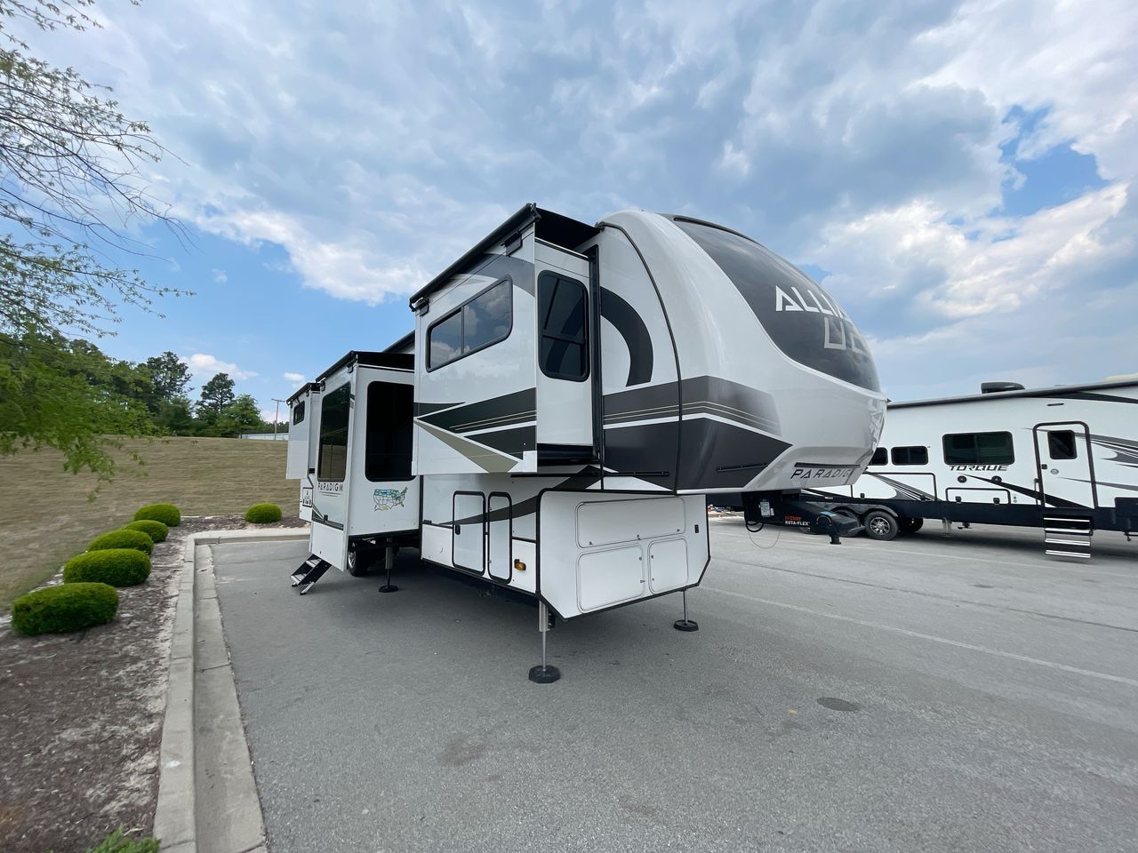 2024 Alliance Paradigm 385FL in lexington SC