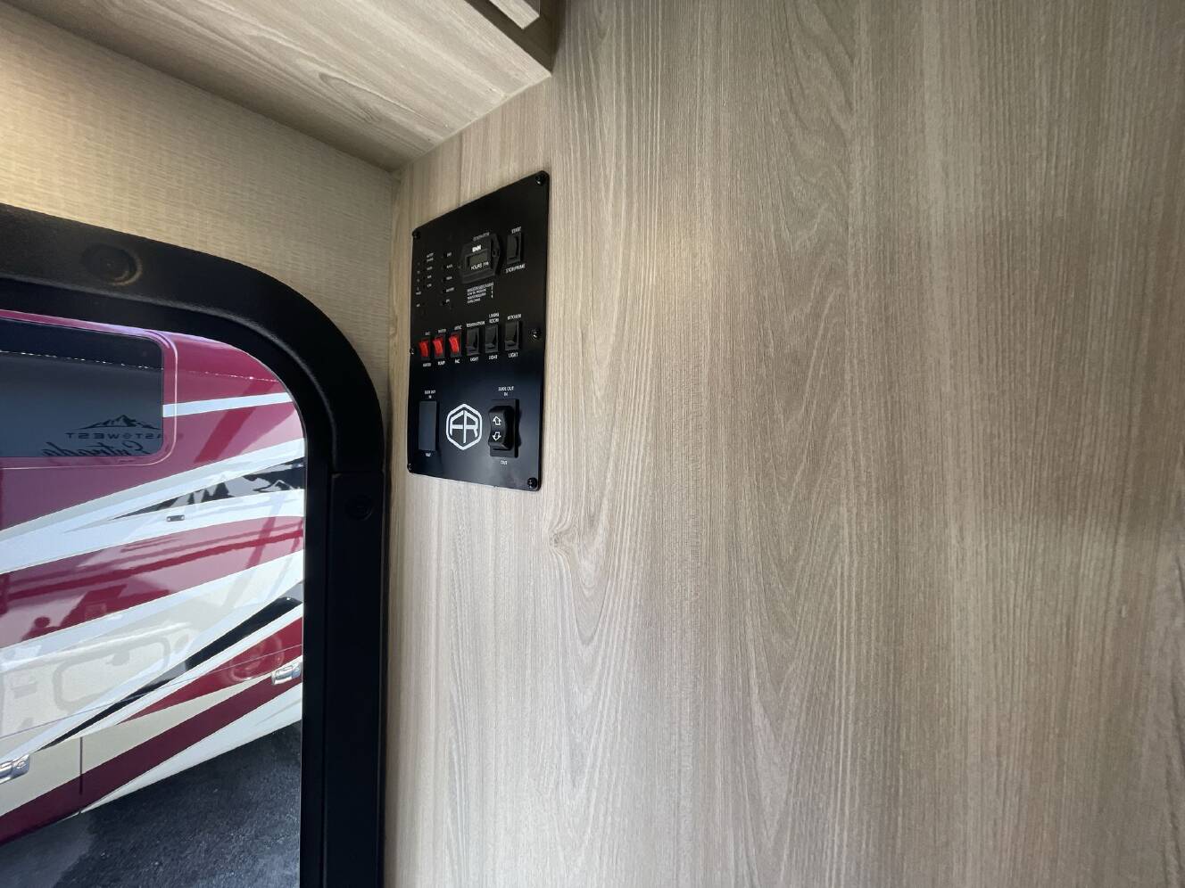 A photo of this 2026 East To West Entrada 3100FB