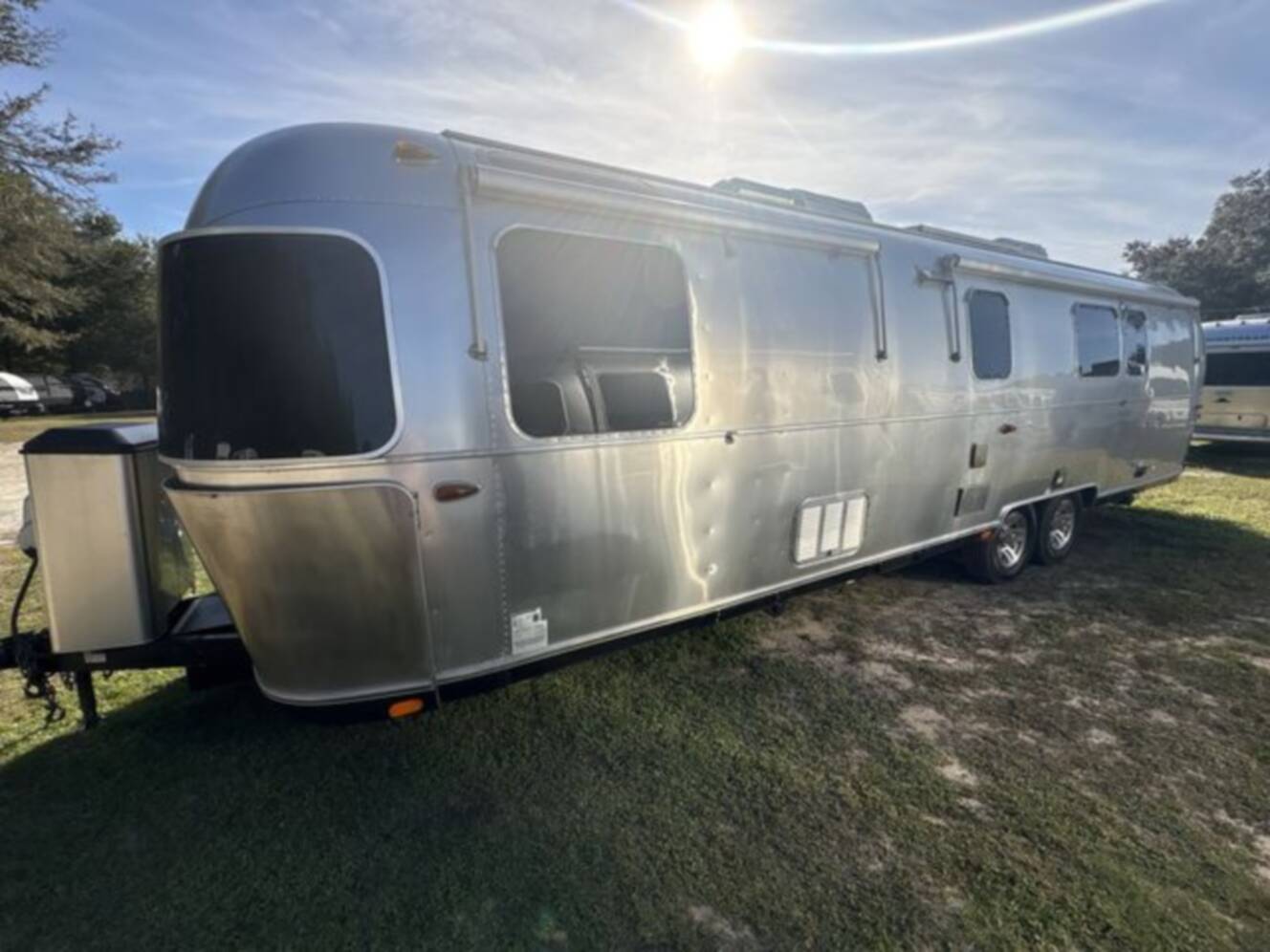 A photo of this 2018 Airstream Classic 33FBQ