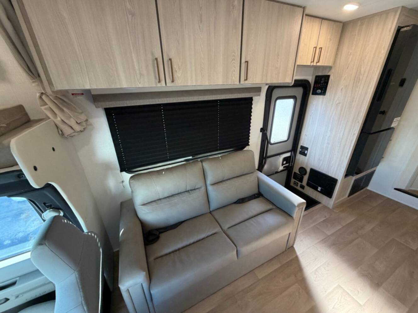 A photo of this 2026 East To West Entrada 3100FB
