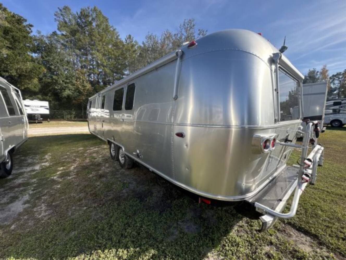 A photo of this 2018 Airstream Classic 33FBQ