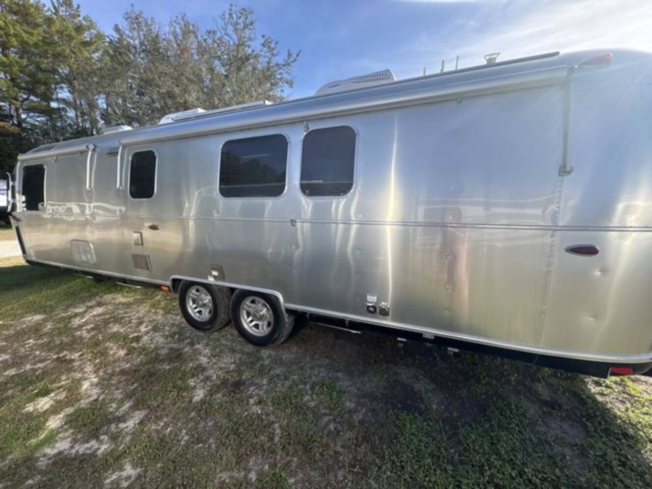 A photo of this 2018 Airstream Classic 33FBQ