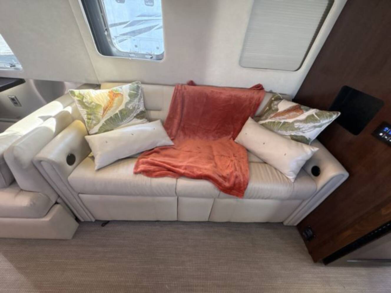 A photo of this 2018 Airstream Classic 33FBQ