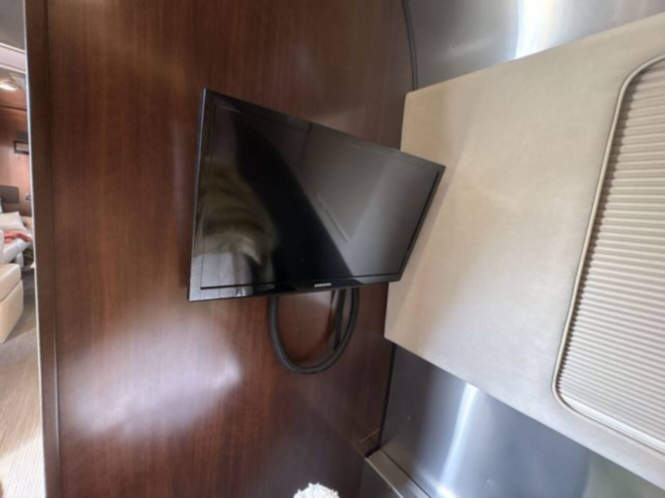 A photo of this 2018 Airstream Classic 33FBQ