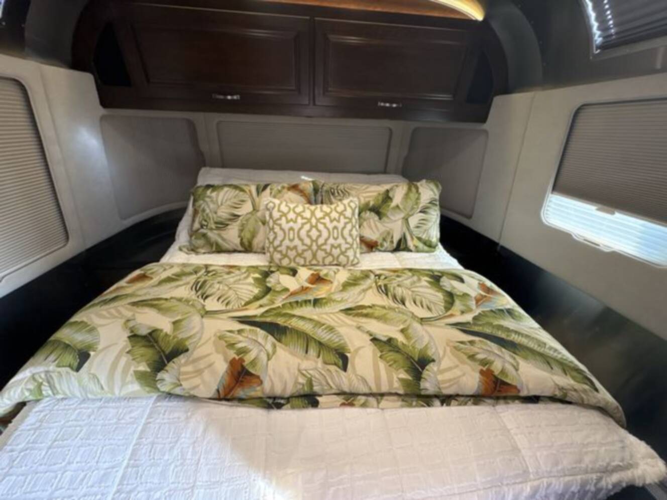A photo of this 2018 Airstream Classic 33FBQ