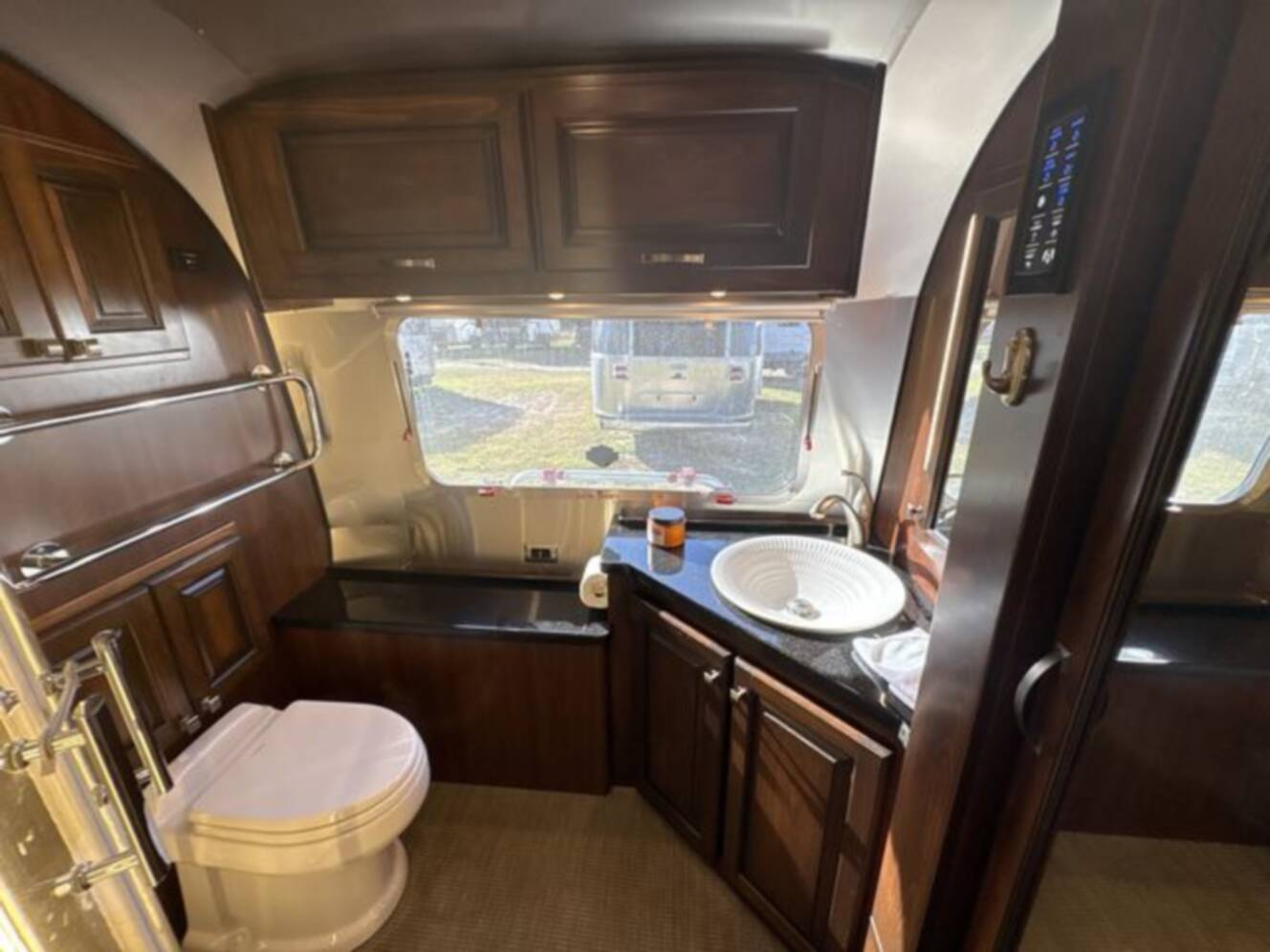 A photo of this 2018 Airstream Classic 33FBQ
