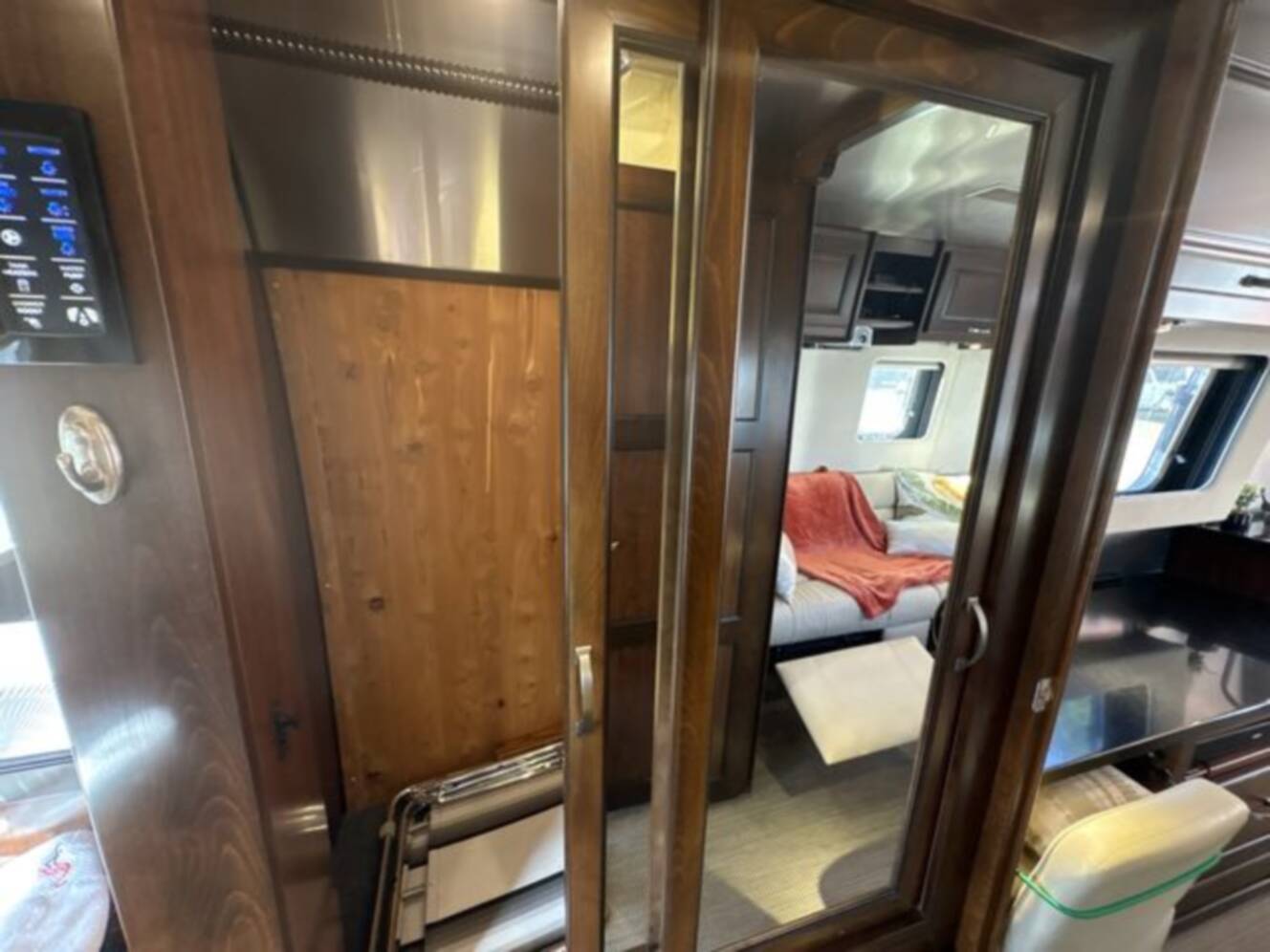 A photo of this 2018 Airstream Classic 33FBQ