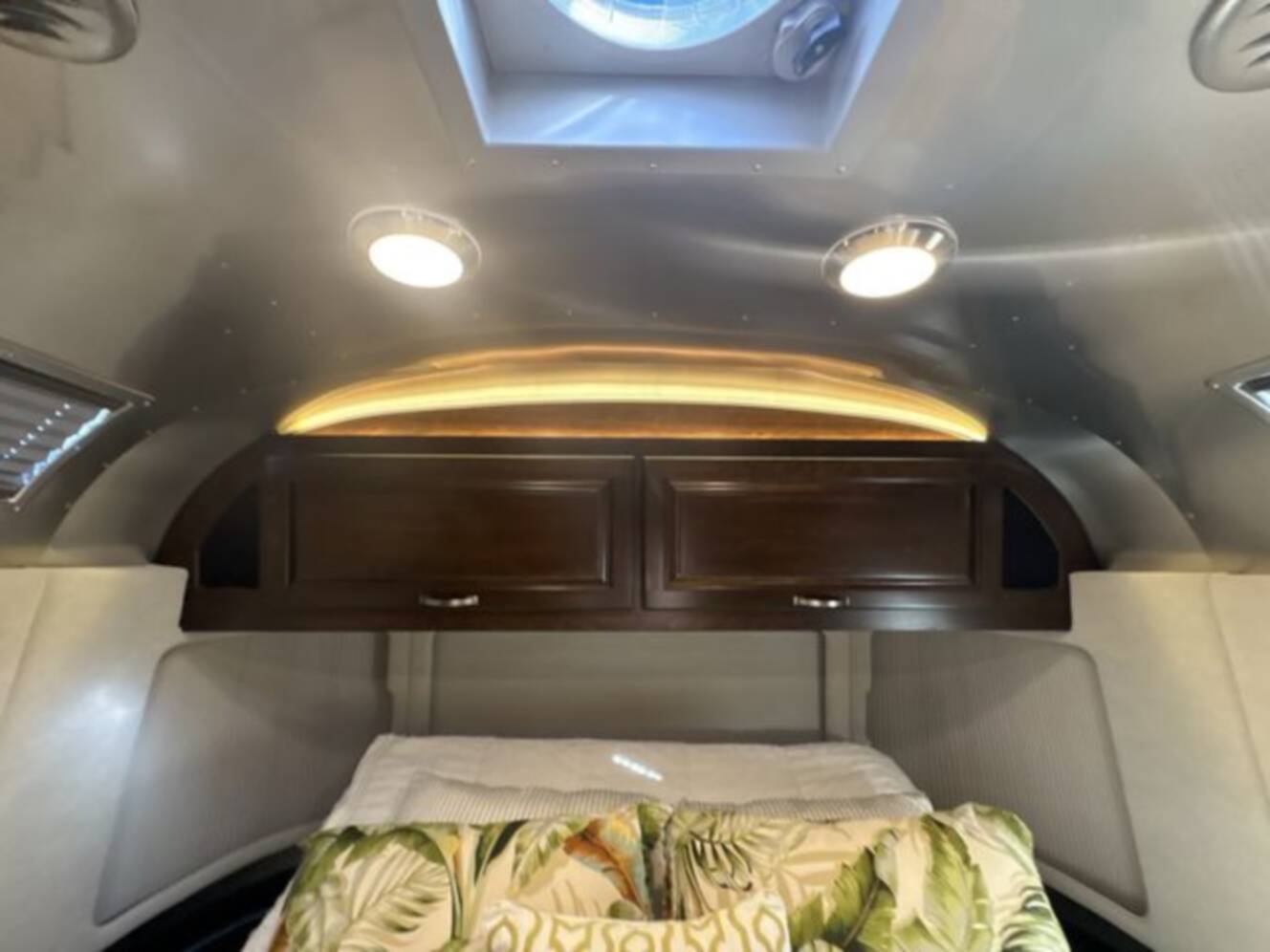 A photo of this 2018 Airstream Classic 33FBQ