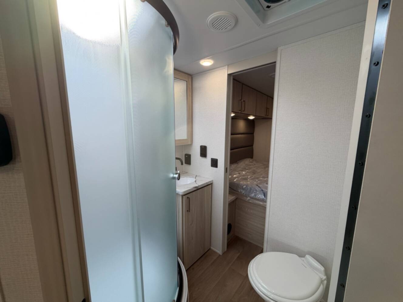 A photo of this 2026 East To West Entrada 3100FB
