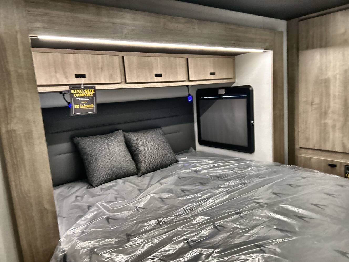 A photo of this 2026 Grand Design Lineage Series F 31ZW