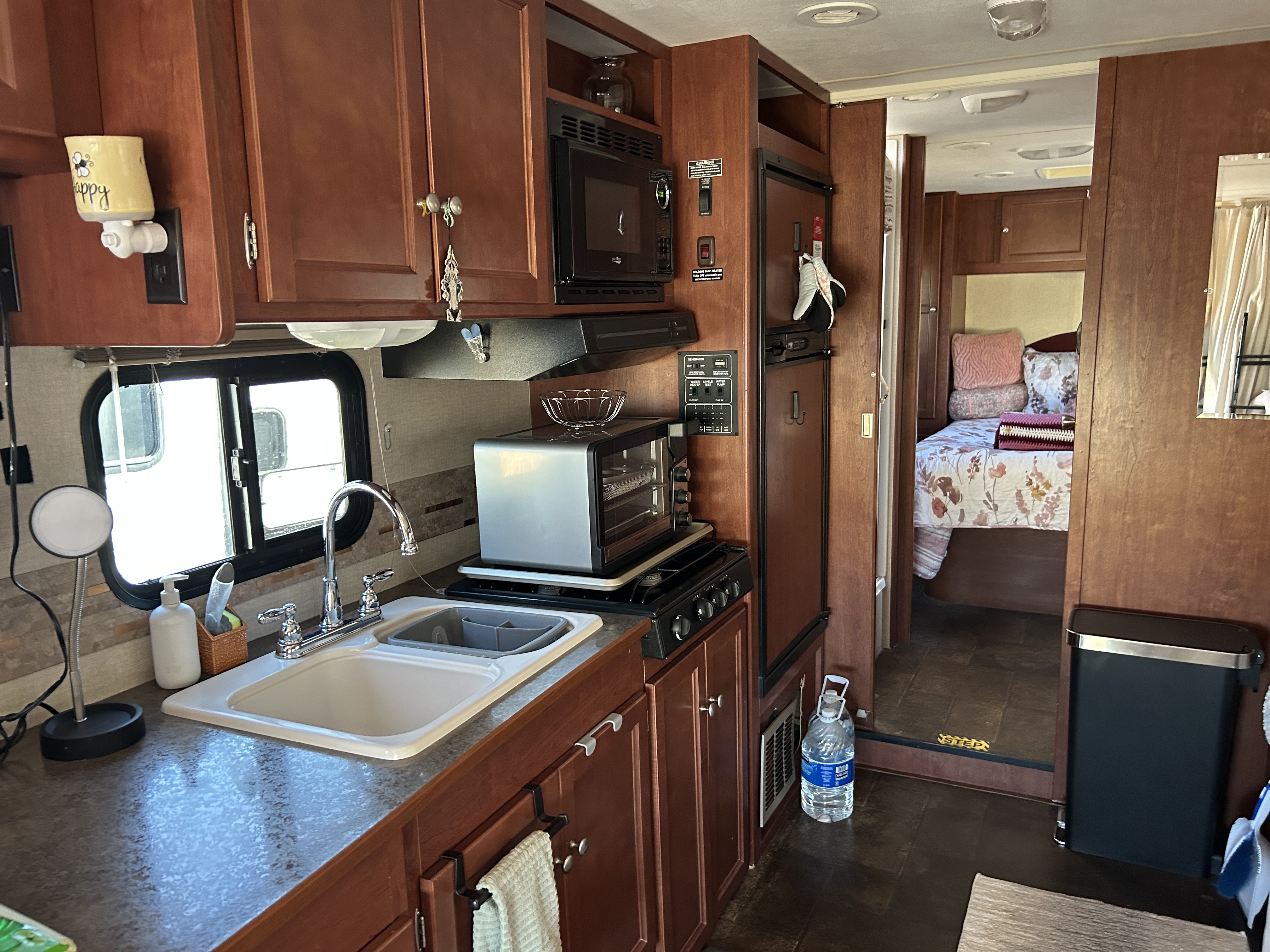 2014 Winnebago MINNIE WINNIE 31K in hesperia CA