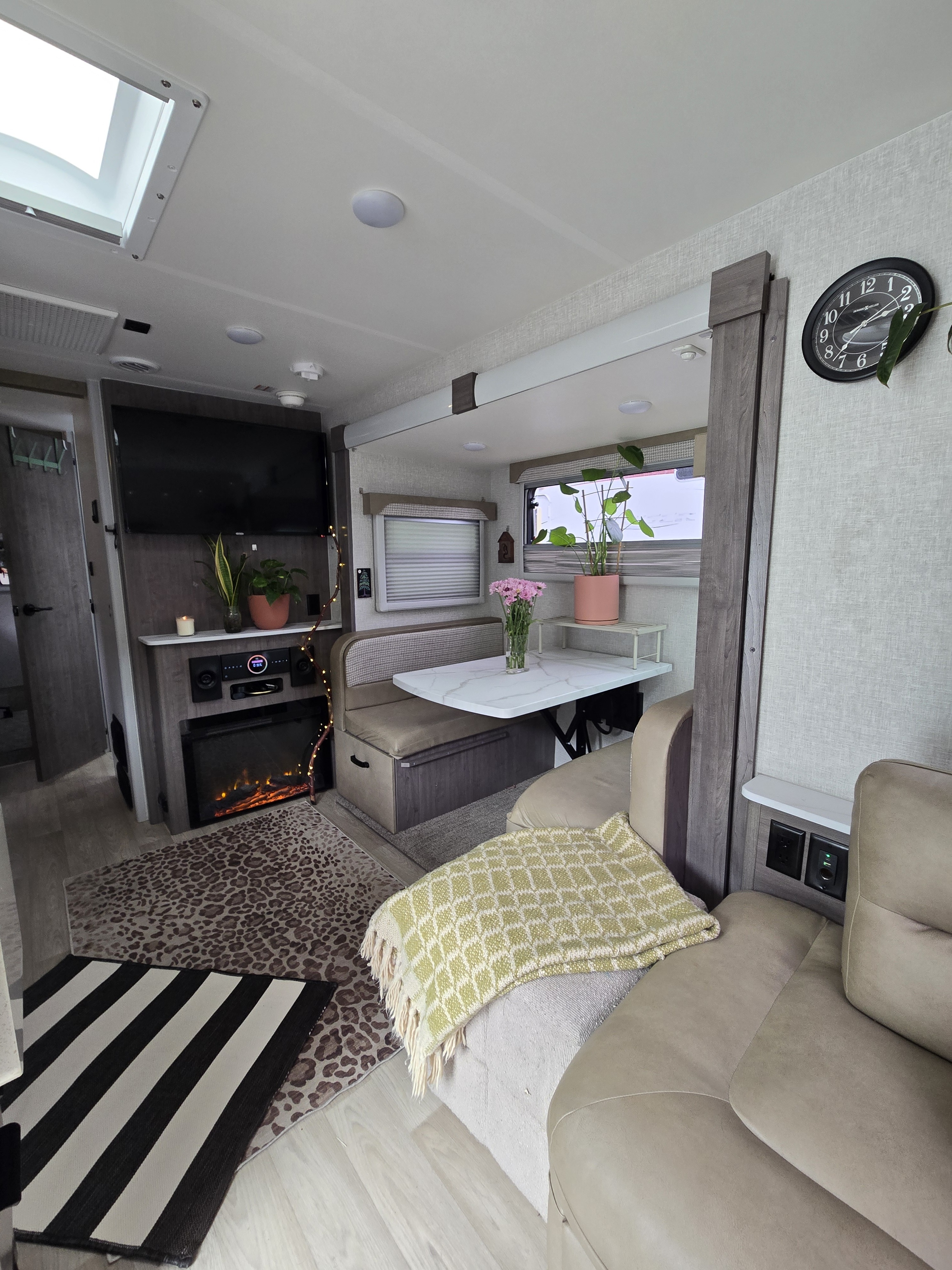 2026 Lance 2465 TRAVEL TRAILER in eureka CA