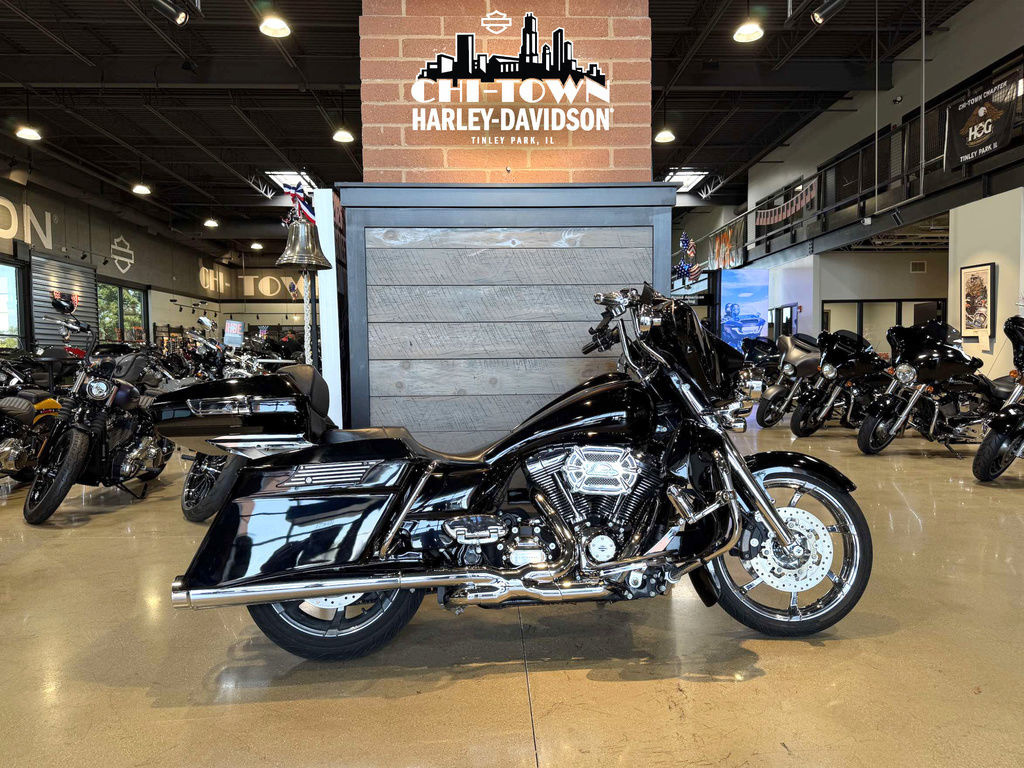 2012 Harley-Davidson Street Glide FLHX in Tinley Parl, IL