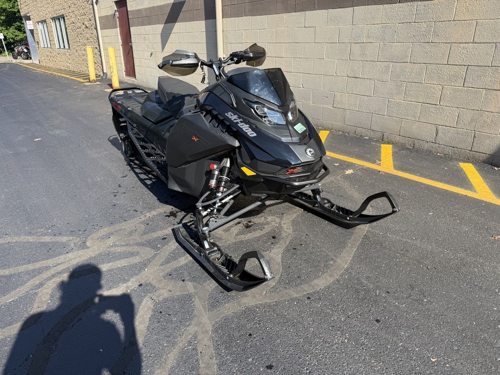 2024 Ski-Doo Backcountry X-RS® Rotax® 850 E-TEC 146 ES Ice Cobr in brighton MI