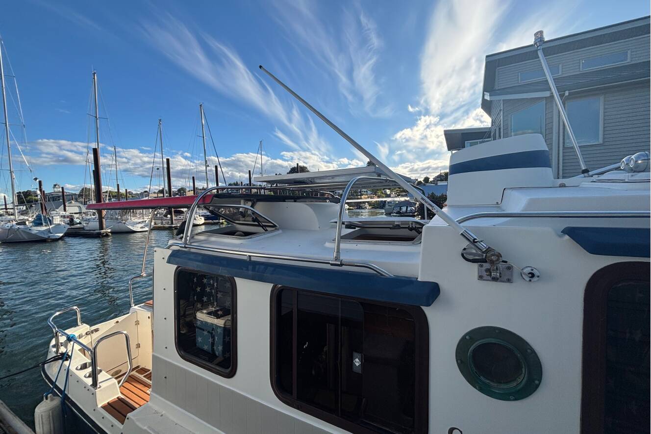 A photo of this 2007 Ranger Tugs R-25